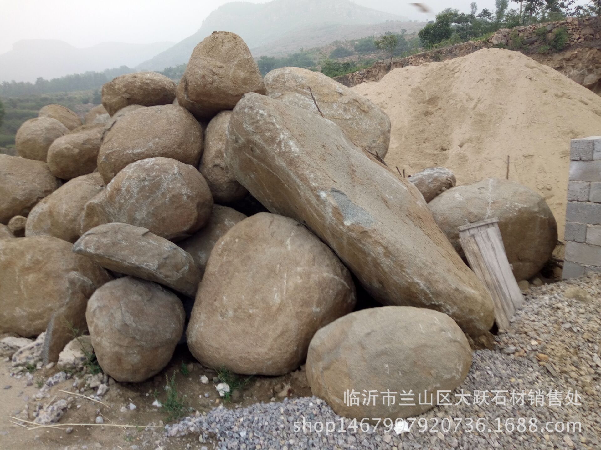 赤峰市翁牛特旗河道兩側用鵝卵石 駁岸石 產地直銷