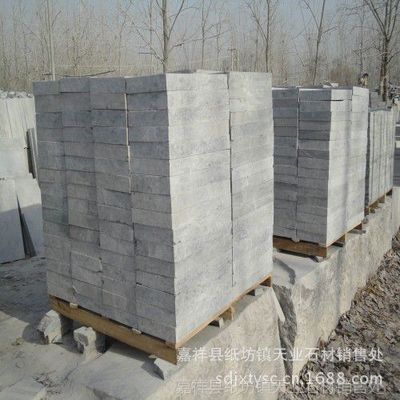 大量銷售青石板材 機切面各種規(guī)格板材欄桿 石材石料